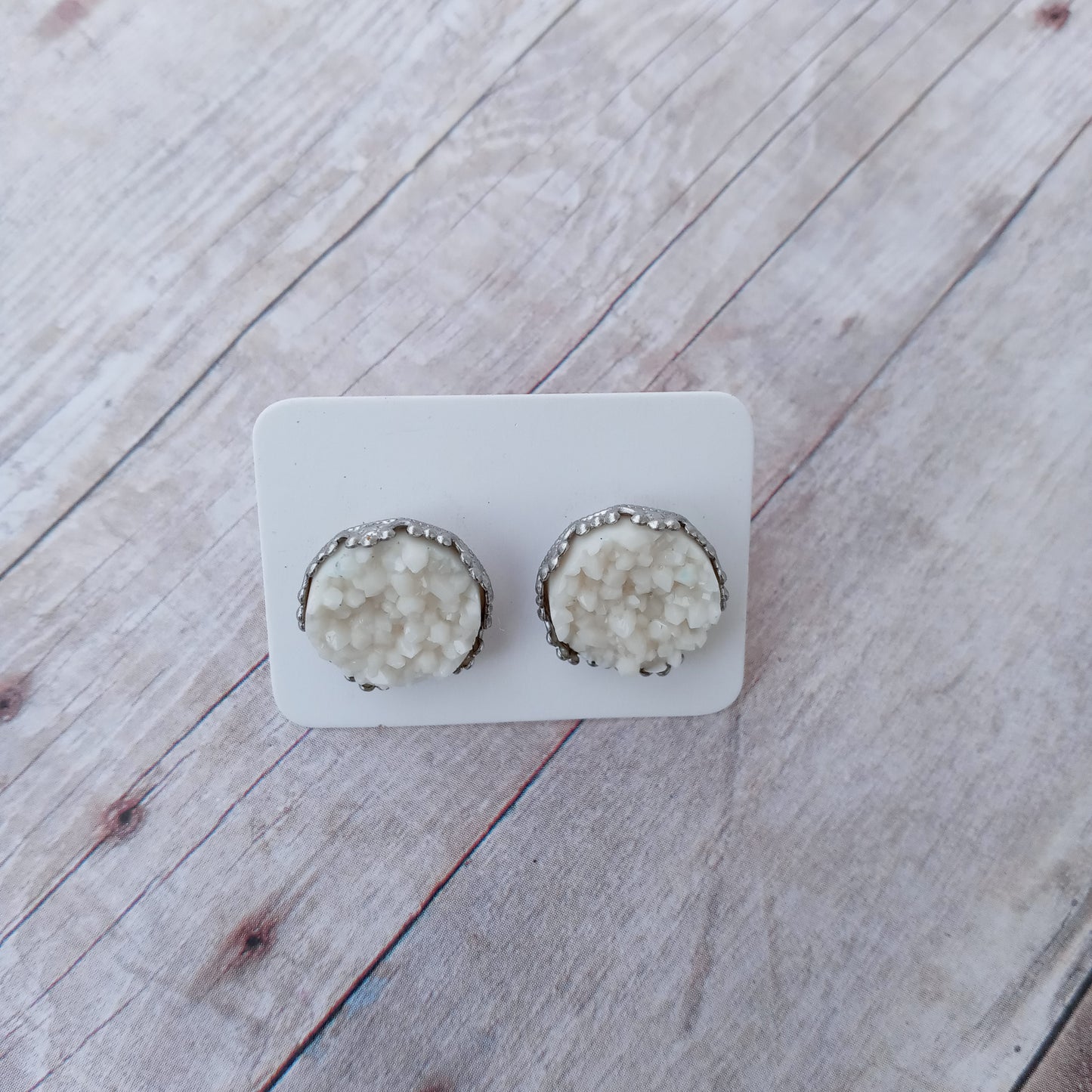 Off white Stud Earrings 12MM. Crown setting