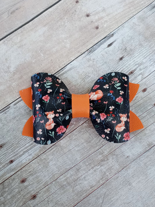 Navy blue with foxes and flowers 3.5" single layer pinch bow